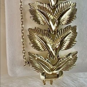 Vintage CORO Gold Tone Leaf Pattern 7" Bracelet